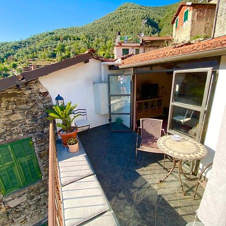 Iconic Italian Townhouse W Rooftop Terrace & Mountain View, Pigna Dış mekan fotoğraf