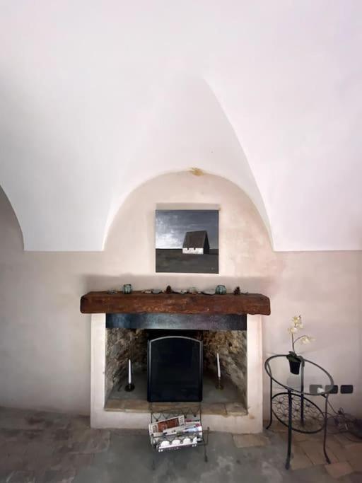 Iconic Italian Townhouse W Rooftop Terrace & Mountain View, Pigna Dış mekan fotoğraf