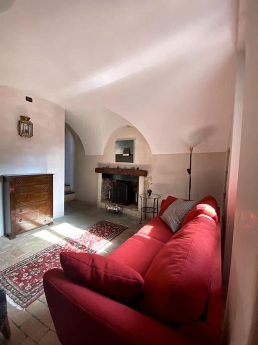 Iconic Italian Townhouse W Rooftop Terrace & Mountain View, Pigna Dış mekan fotoğraf