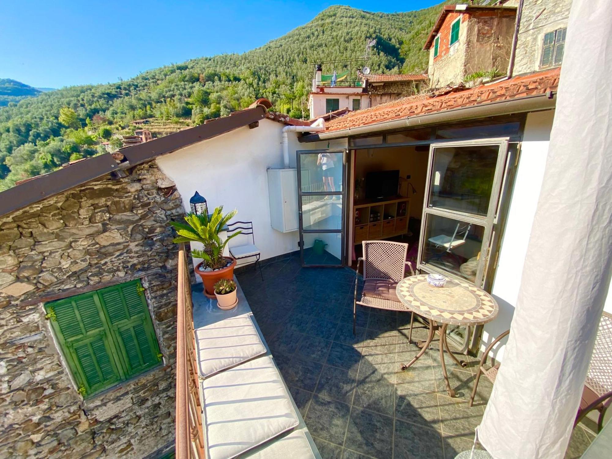 Iconic Italian Townhouse W Rooftop Terrace & Mountain View, Pigna Dış mekan fotoğraf