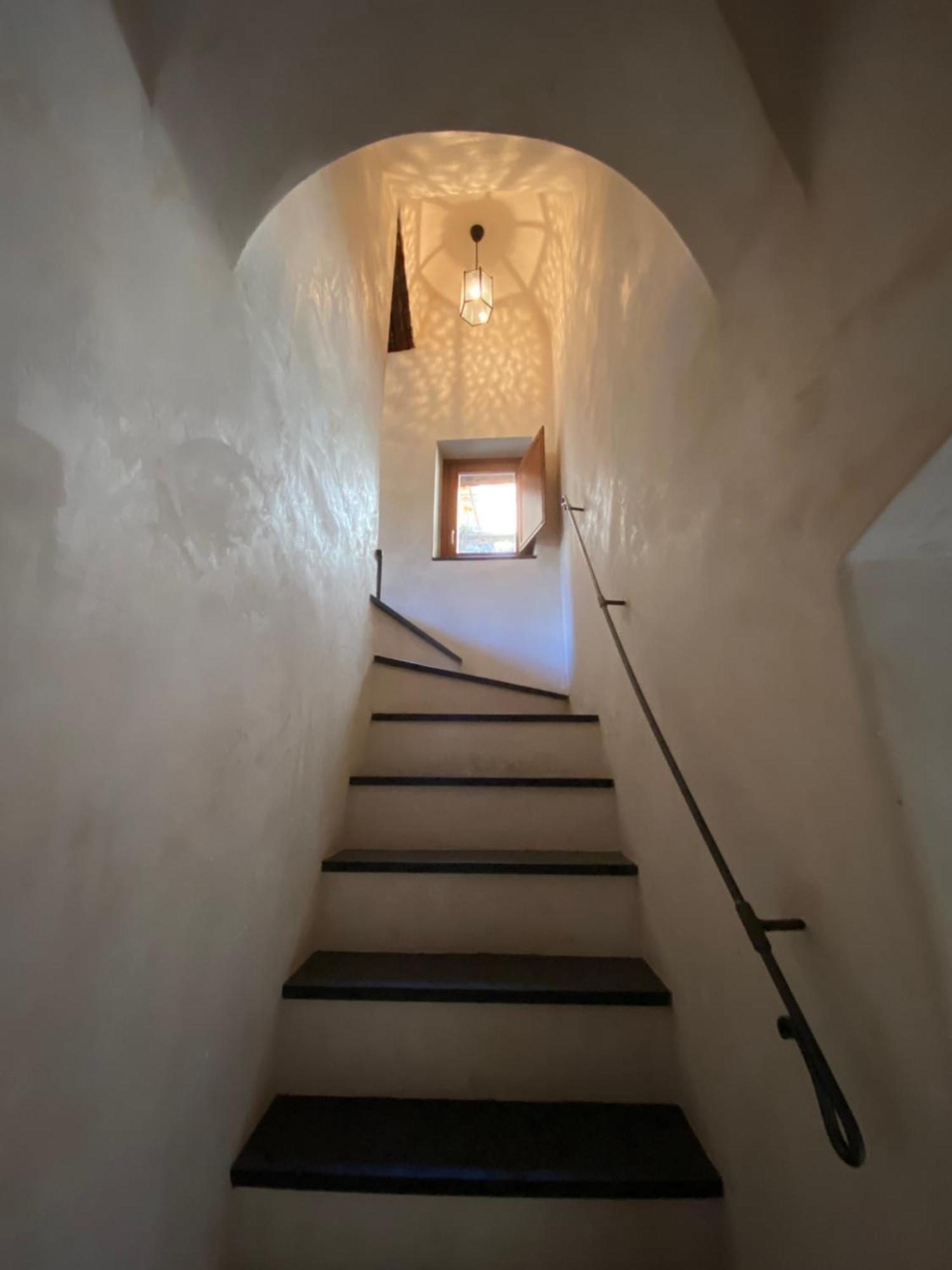 Iconic Italian Townhouse W Rooftop Terrace & Mountain View, Pigna Dış mekan fotoğraf