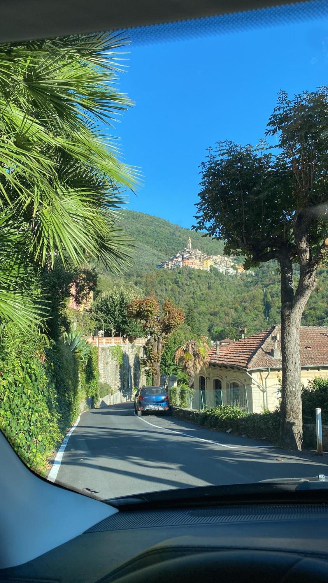 Iconic Italian Townhouse W Rooftop Terrace & Mountain View, Pigna Dış mekan fotoğraf