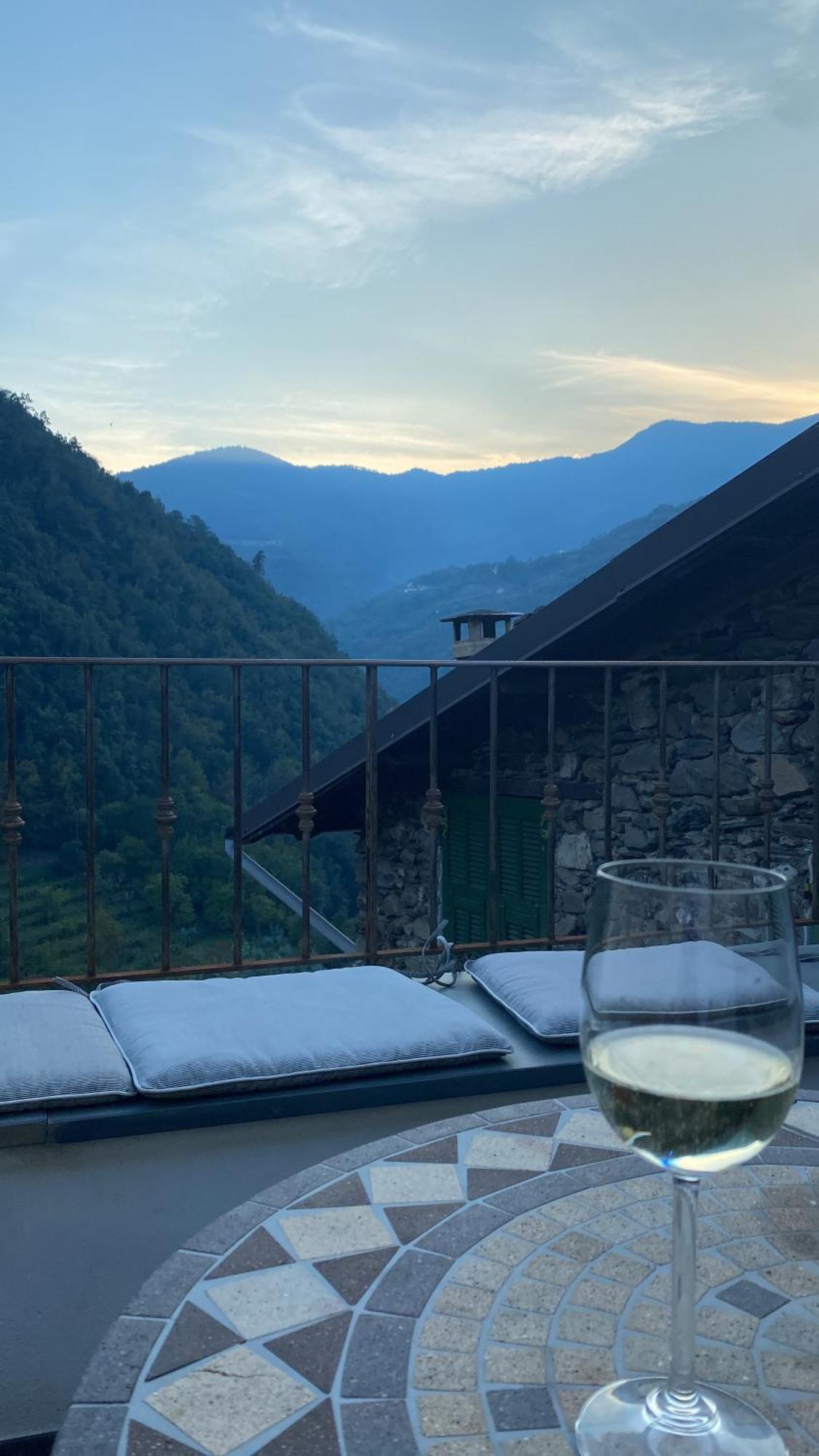 Iconic Italian Townhouse W Rooftop Terrace & Mountain View, Pigna Dış mekan fotoğraf